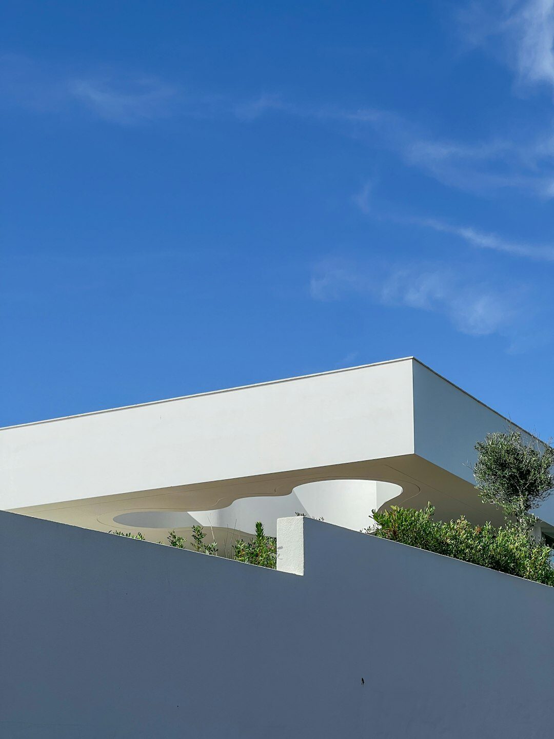 Moderne Villa-Architektur mit klaren Linien